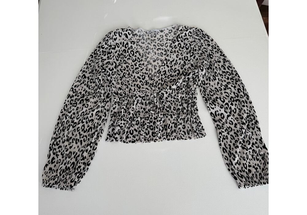 Zara Leopard Print V-Neck Long Sleeve Blouse Front Tie Size Medium Careerwear